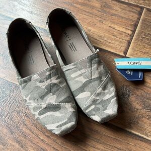 TOMS Women's Alpargata Print Loafer Flat taupe grey camo size 6.5 NWT